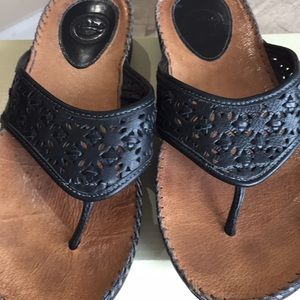 Sandals nurture black slip in thong leather